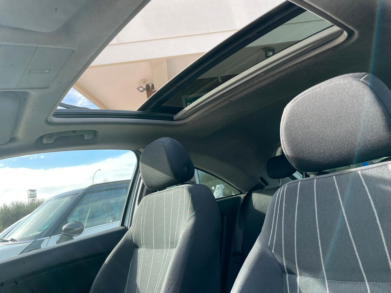 Opel Corsa 1.2 3 porte b-color