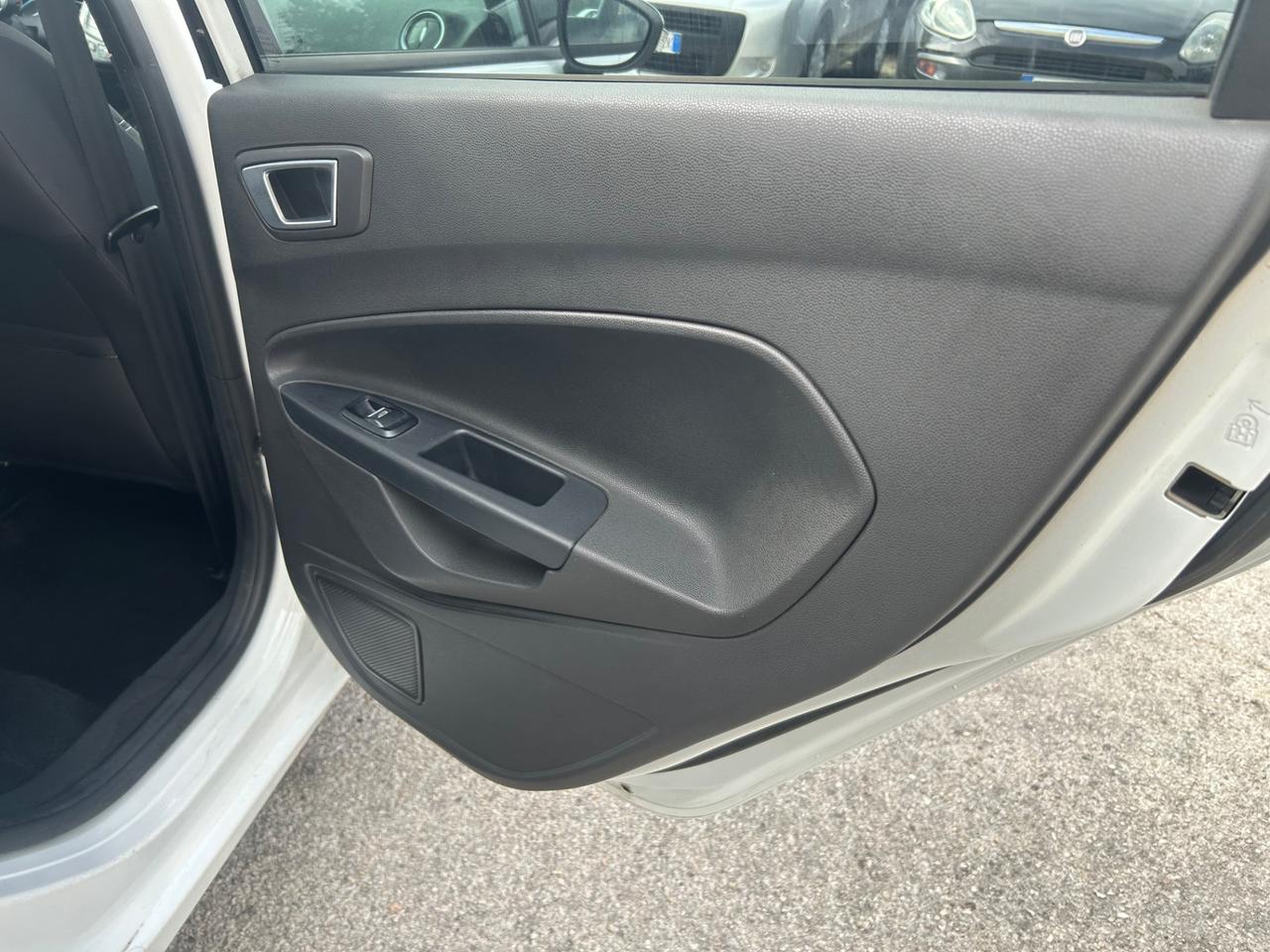 Ford Fiesta 1.5 TDCi Black & White Edition Euro 6B