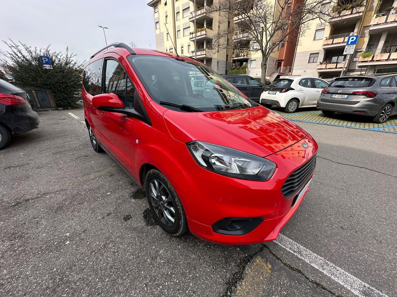 Ford Tourneo Courier 1.0 EcoBoost Sport