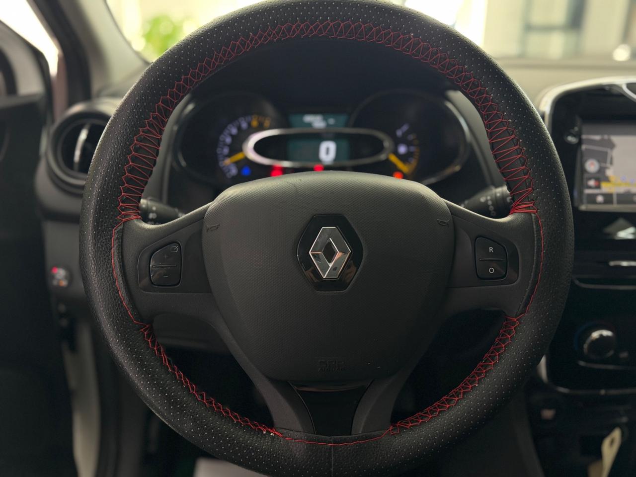 Renault Clio 1.2 75CV GPL Costume National Full Opt