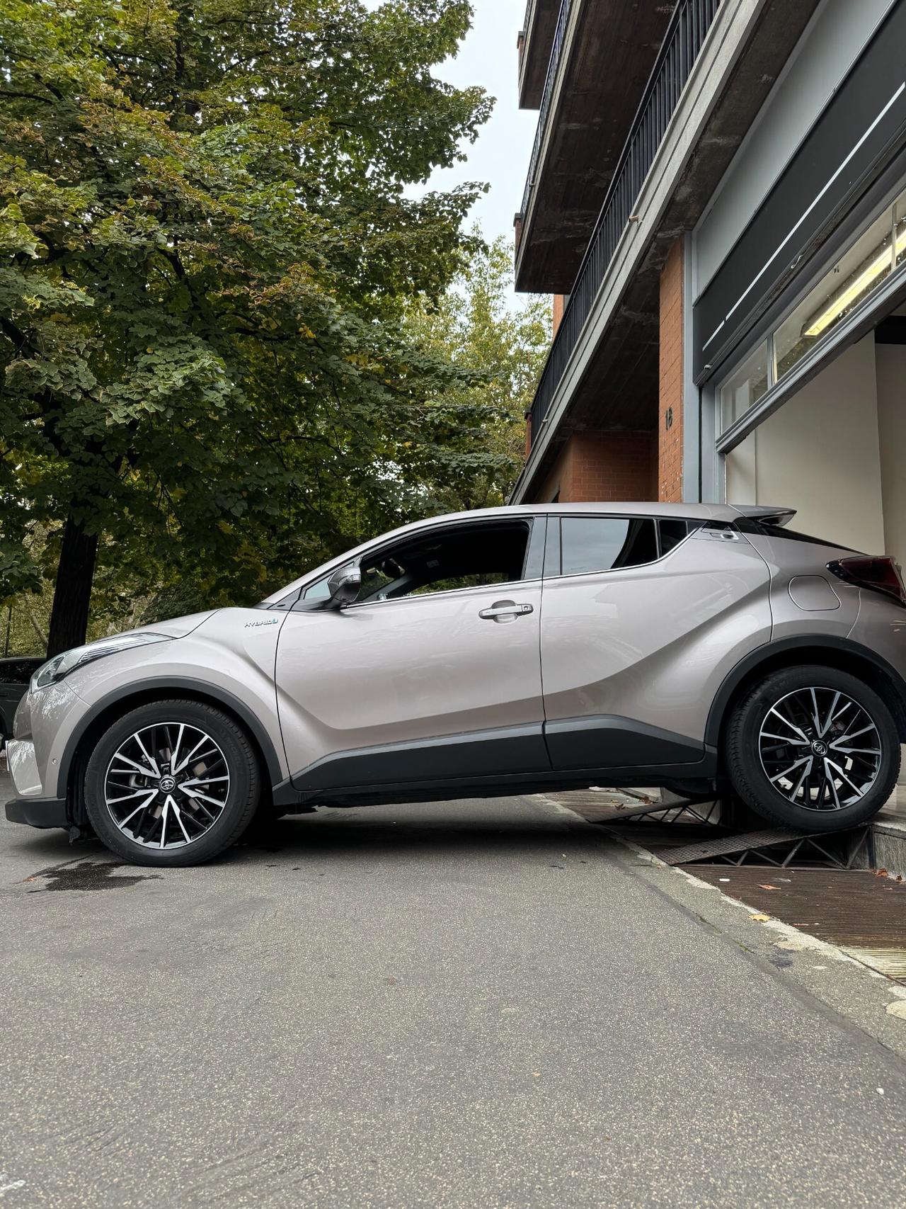 Toyota C-HR 1.8 Hybrid E-CVT Lounge