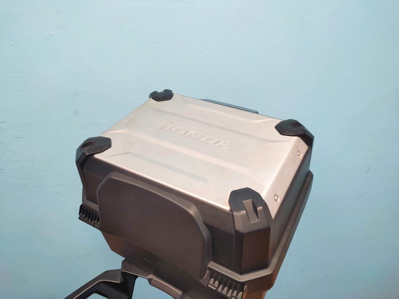 Honda X-ADV 750 con livrea Tricolour HRC