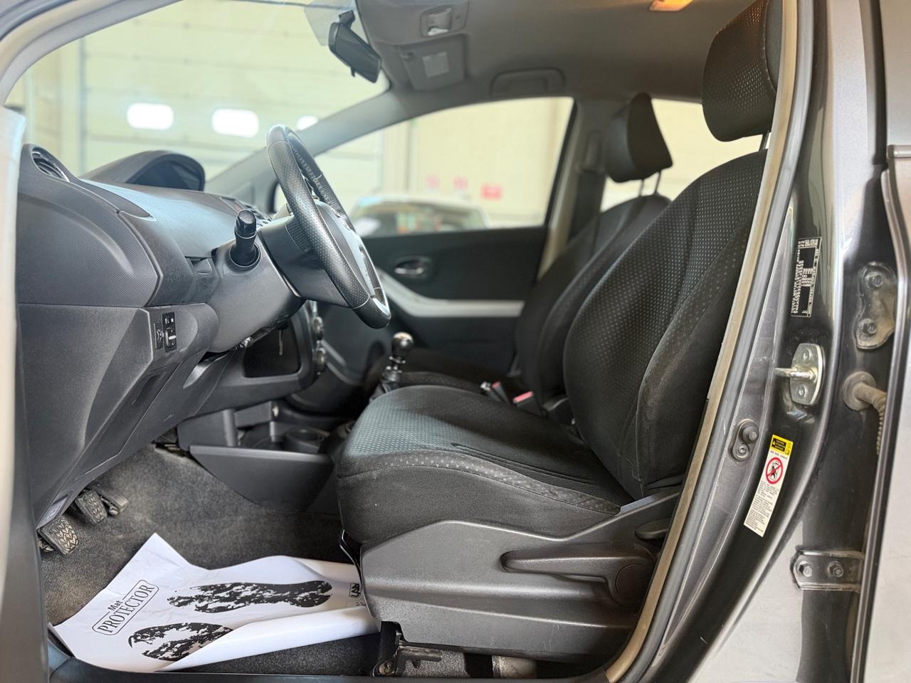 Toyota Yaris 1.3 5 porte Sol NEOPATENTATI