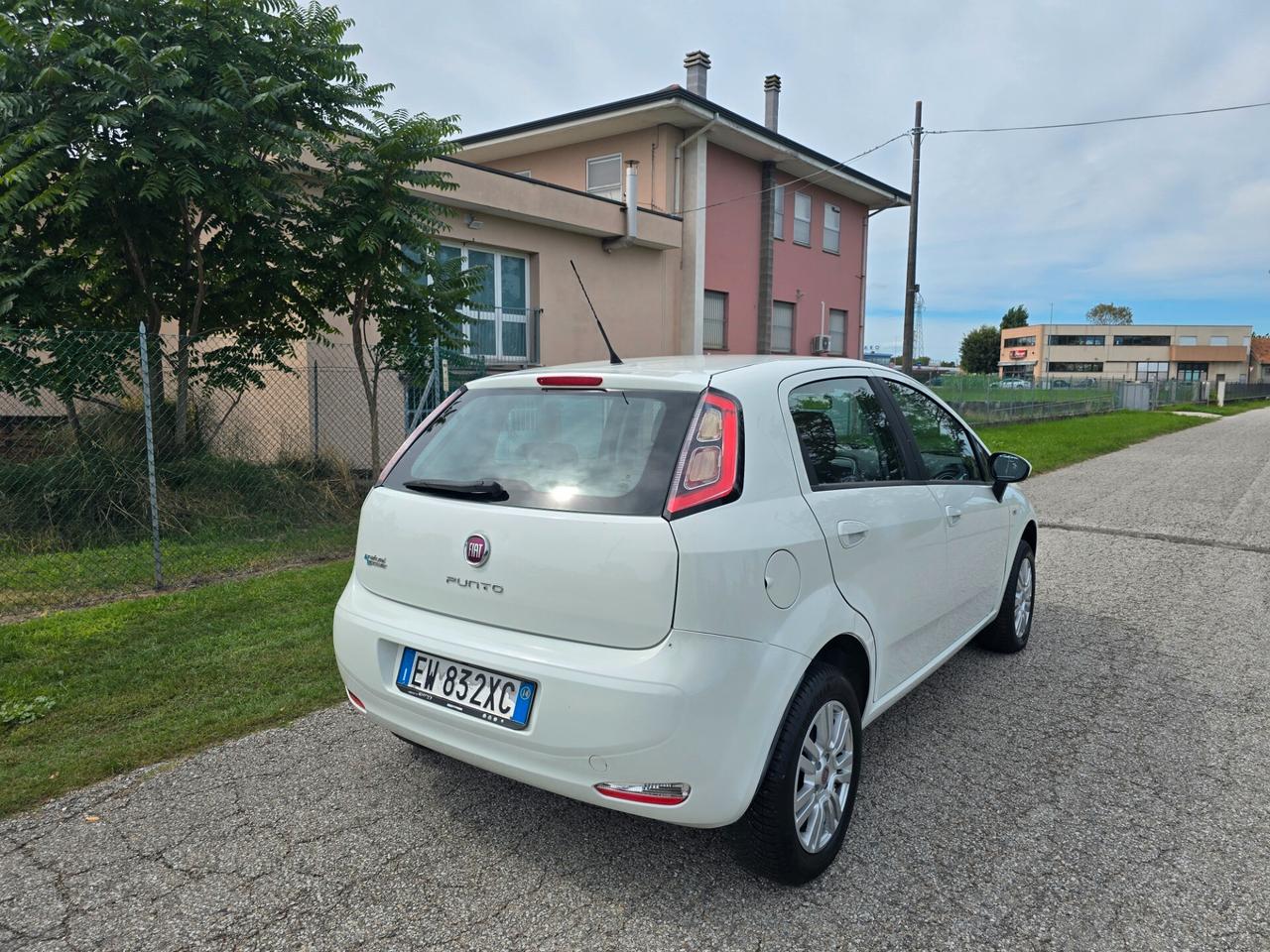 Fiat Punto 1.4 Natural Powver- Con GARANZIA - NEOPATENTATI
