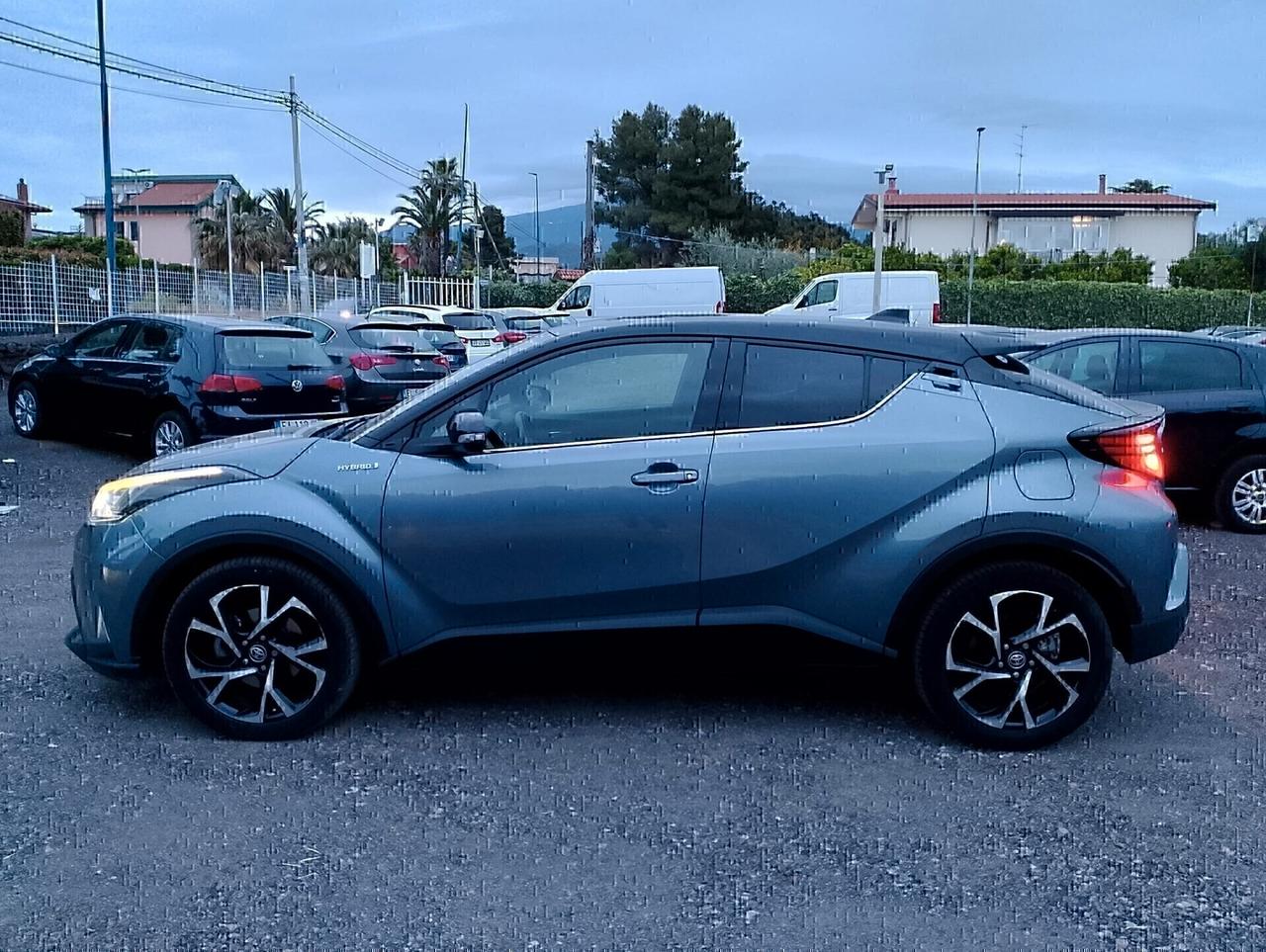 Toyota C-HR ibrida 2000 cc batterie piu grandi