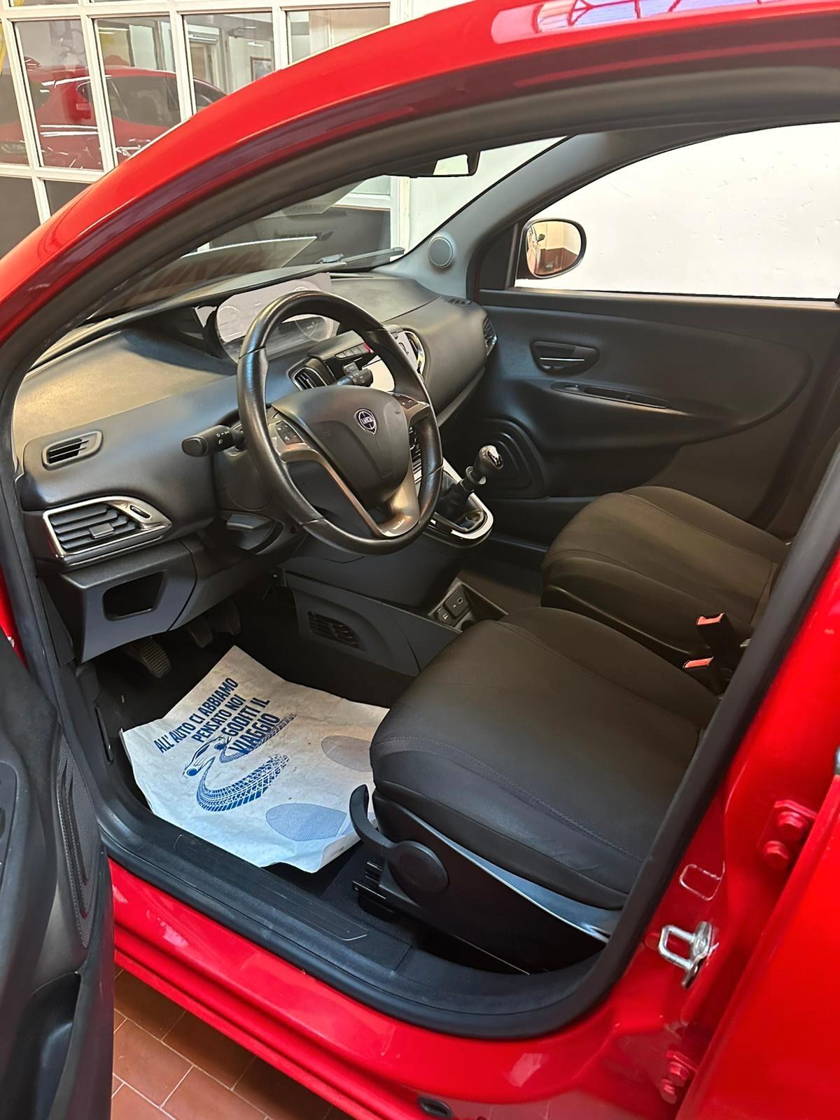 Lancia Ypsilon 1.2 69 CV 5 porte S&S Gold