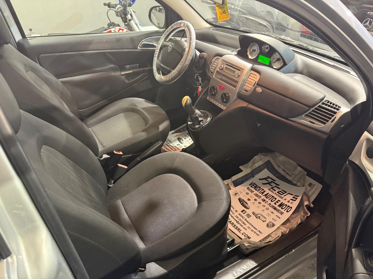 Lancia Ypsilon 1.3 MJT 75 CV Unyca
