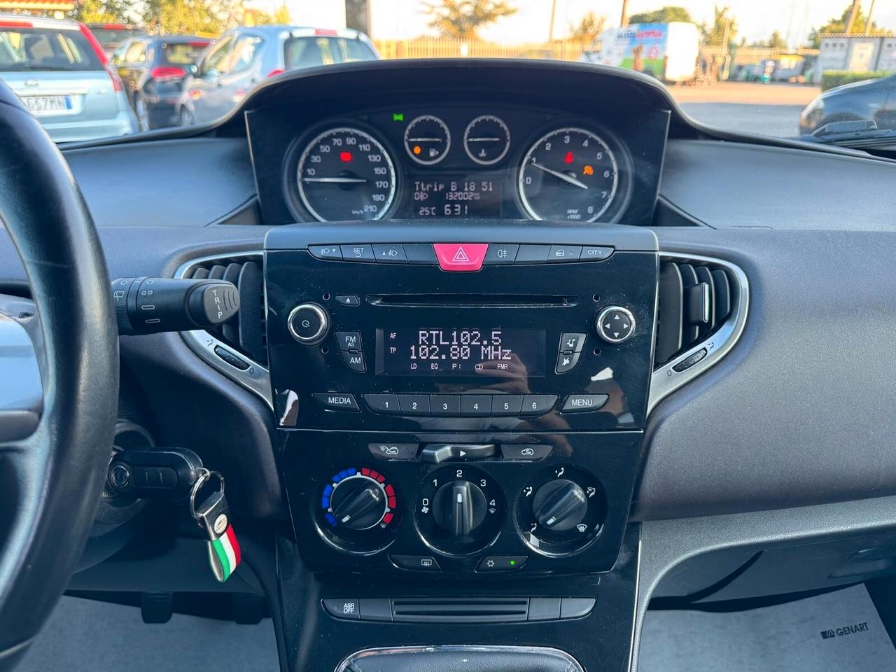 Lancia Ypsilon 1.2 BENZ 69CV GOLD 2013
