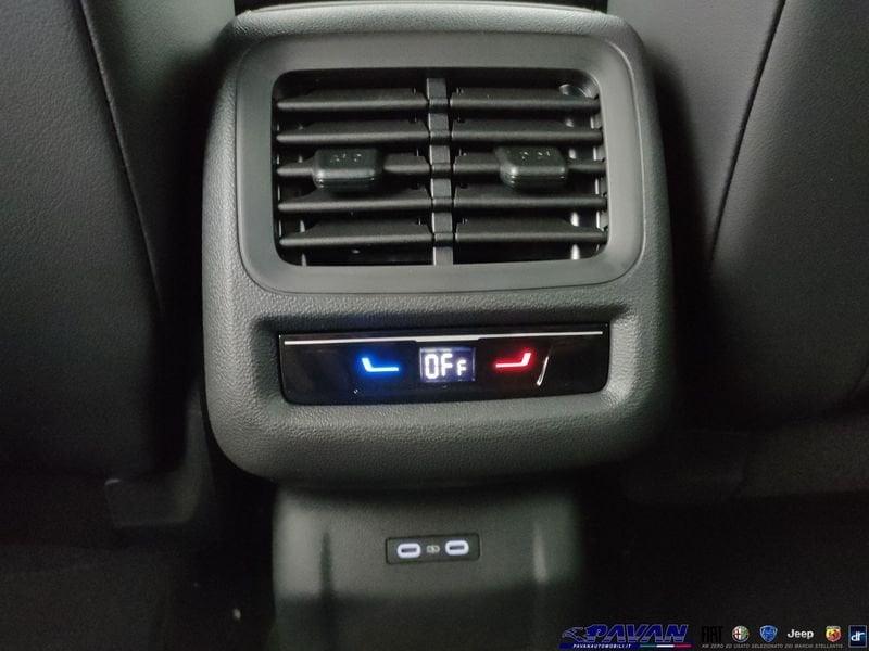 Volkswagen T-Roc 1.5 eTSI ACT 150 CV DSG R-Line (Parking Pack)