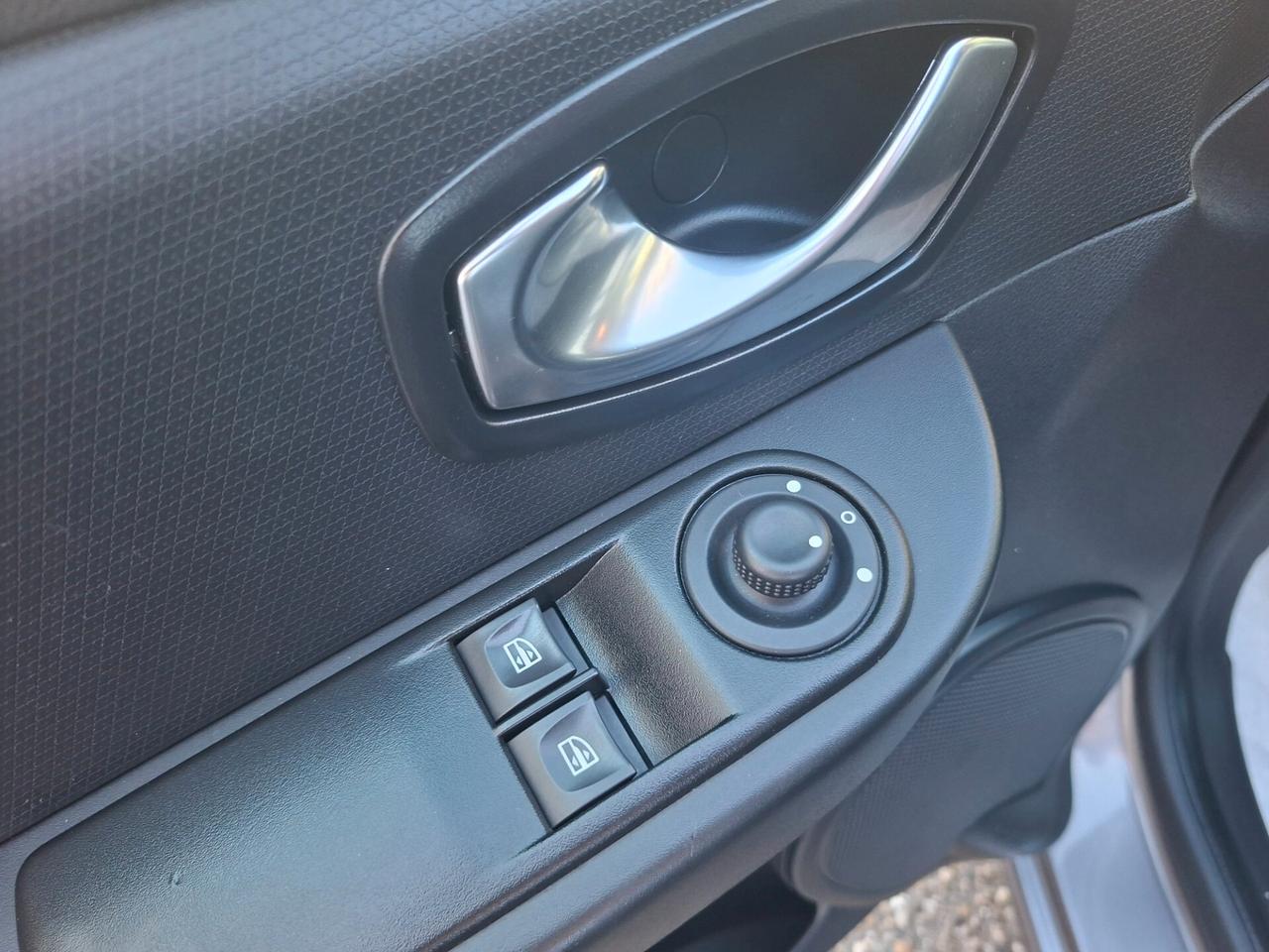 Renault Clio 1.2 Duel *NEOPATENTATI*