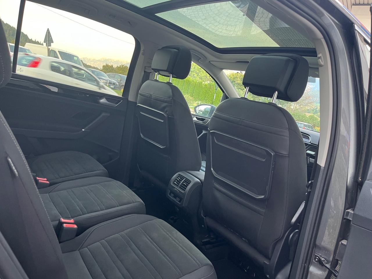 Volkswagen Touran 1.5 TSI EVO DSG Executive BlueMotion Technology
