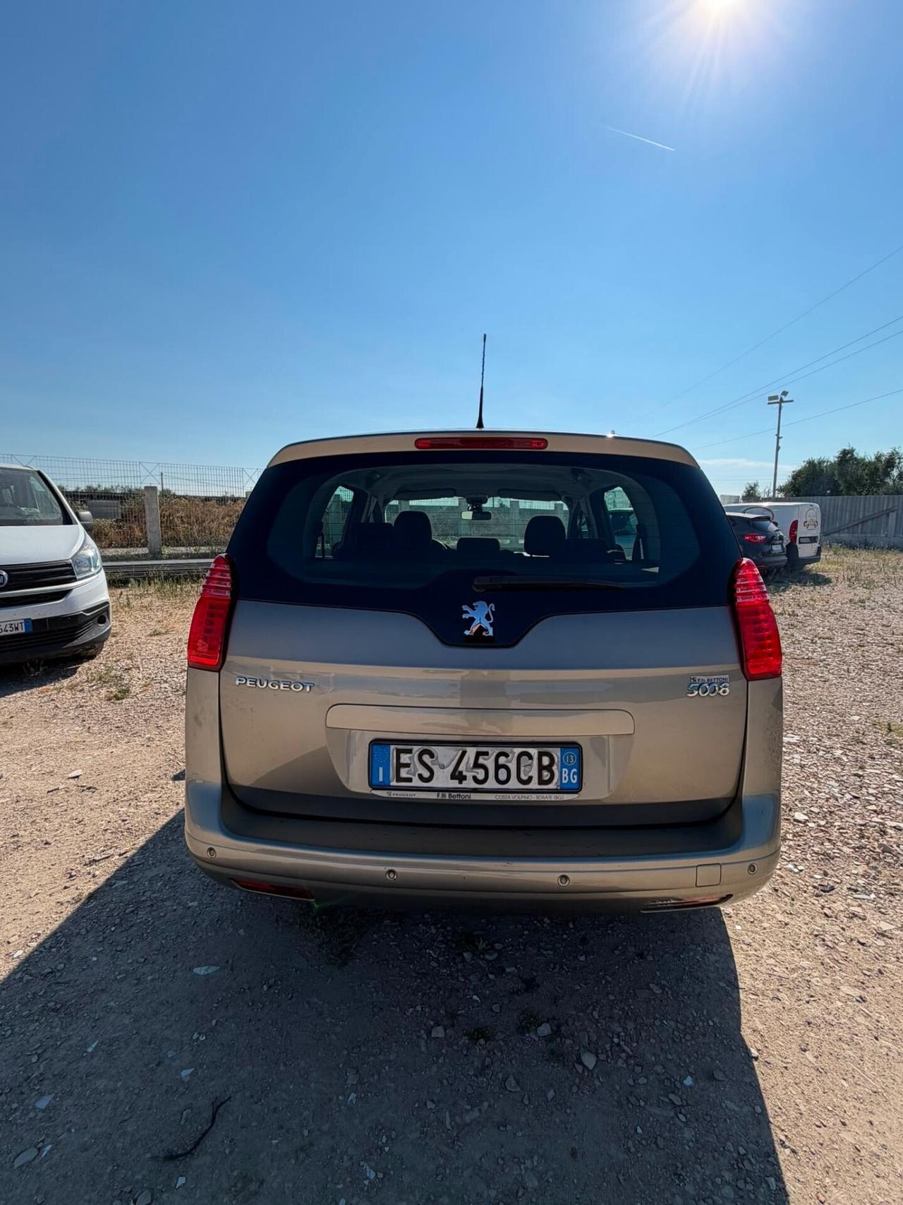 Peugeot 5008 1.6 HDi 115CV Business