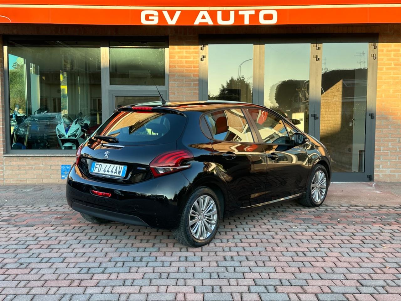 Peugeot 208 PureTech 82 5 porte Allure NEOPATENTATI