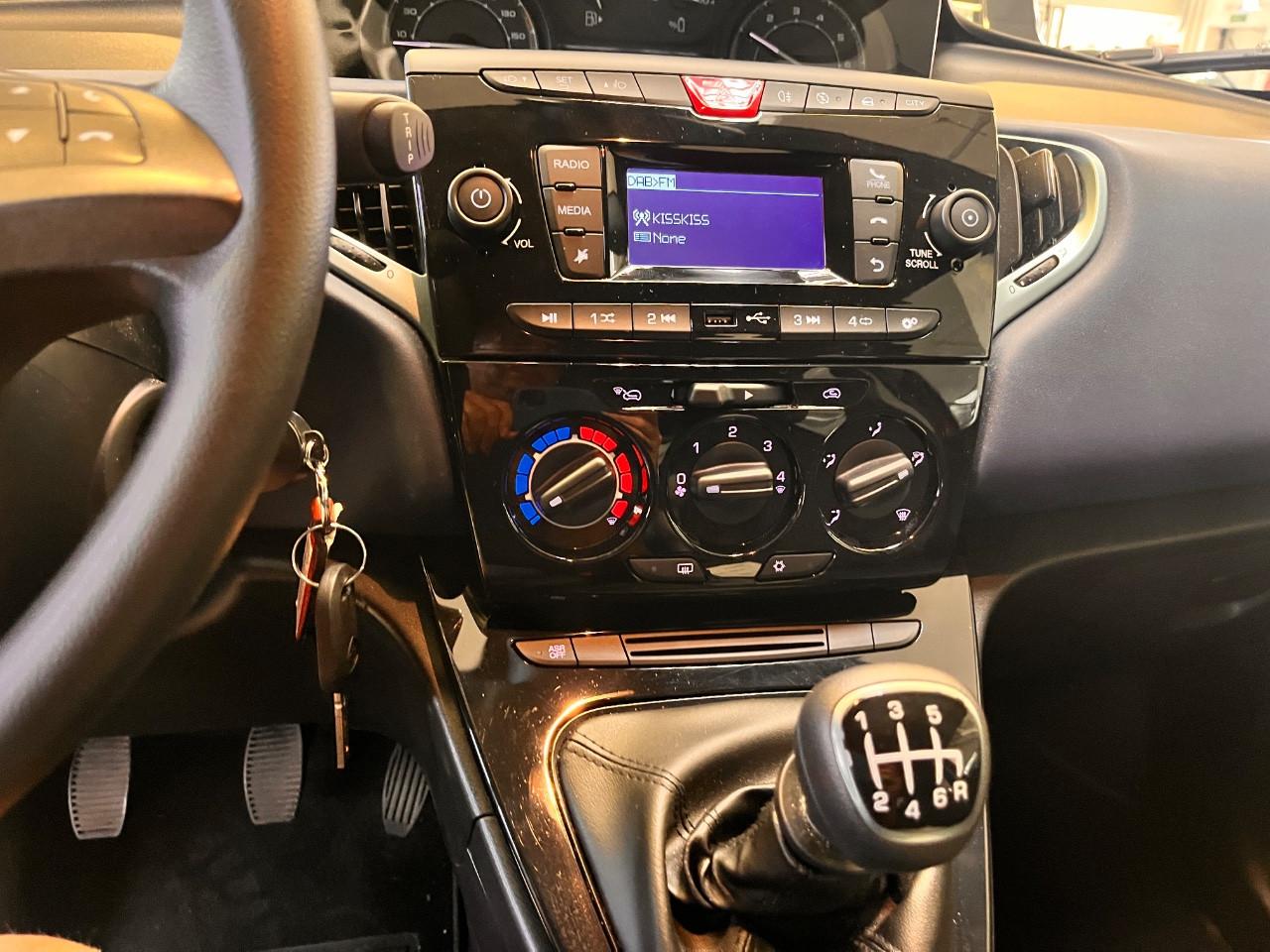 Lancia Ypsilon 1.0 FireFly 70cv Hybrid Oro