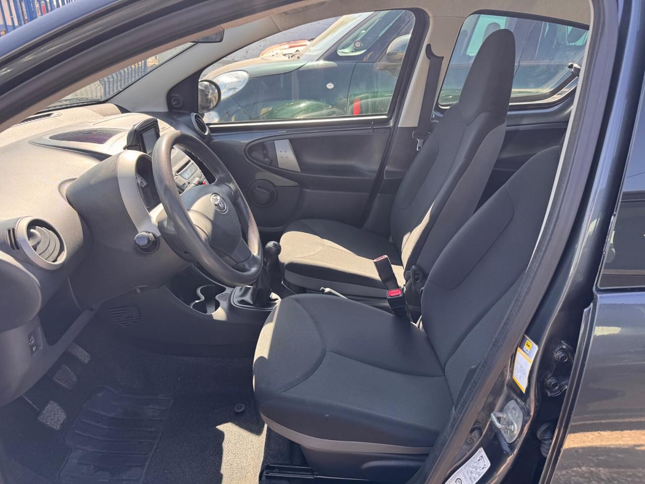 Toyota Aygo 1.0 VVT-i 5 porte “NAVI-LED”