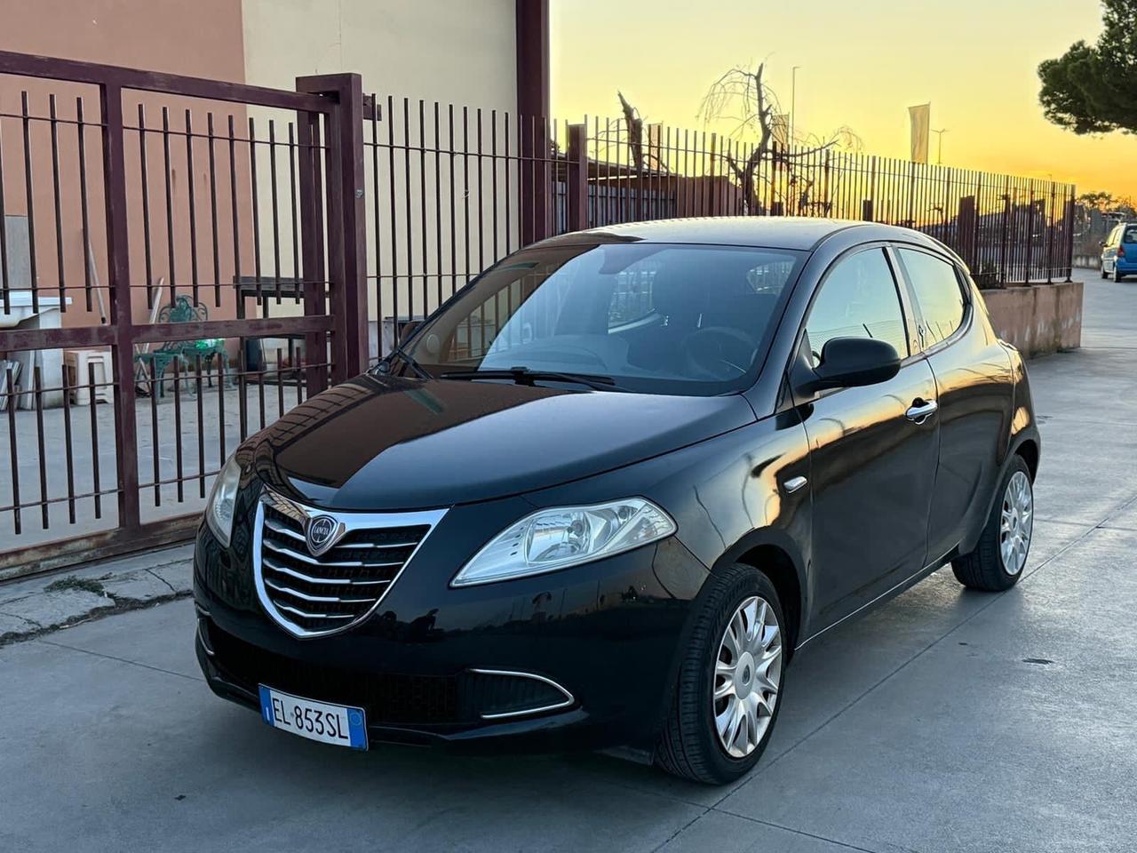 Lancia Ypsilon 1.2 69 CV 5 porte GPL Ecochic Silver