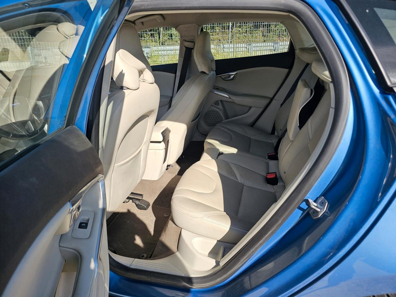 Volvo V40 Cross Country D4 Kinetic + tetto panorama