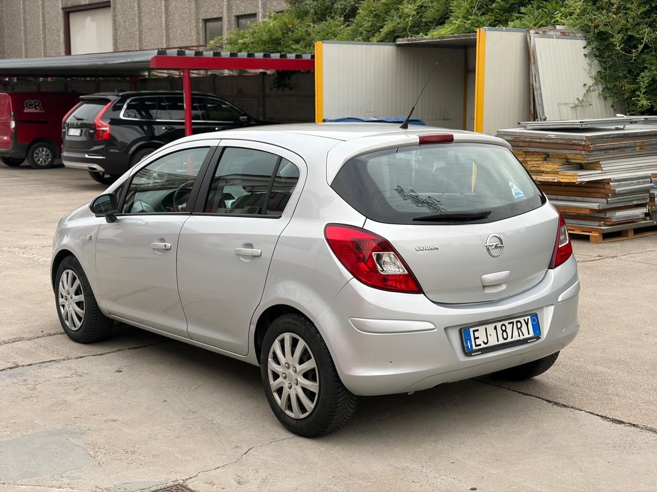 Opel Corsa 1.2 5 porte Cosmo