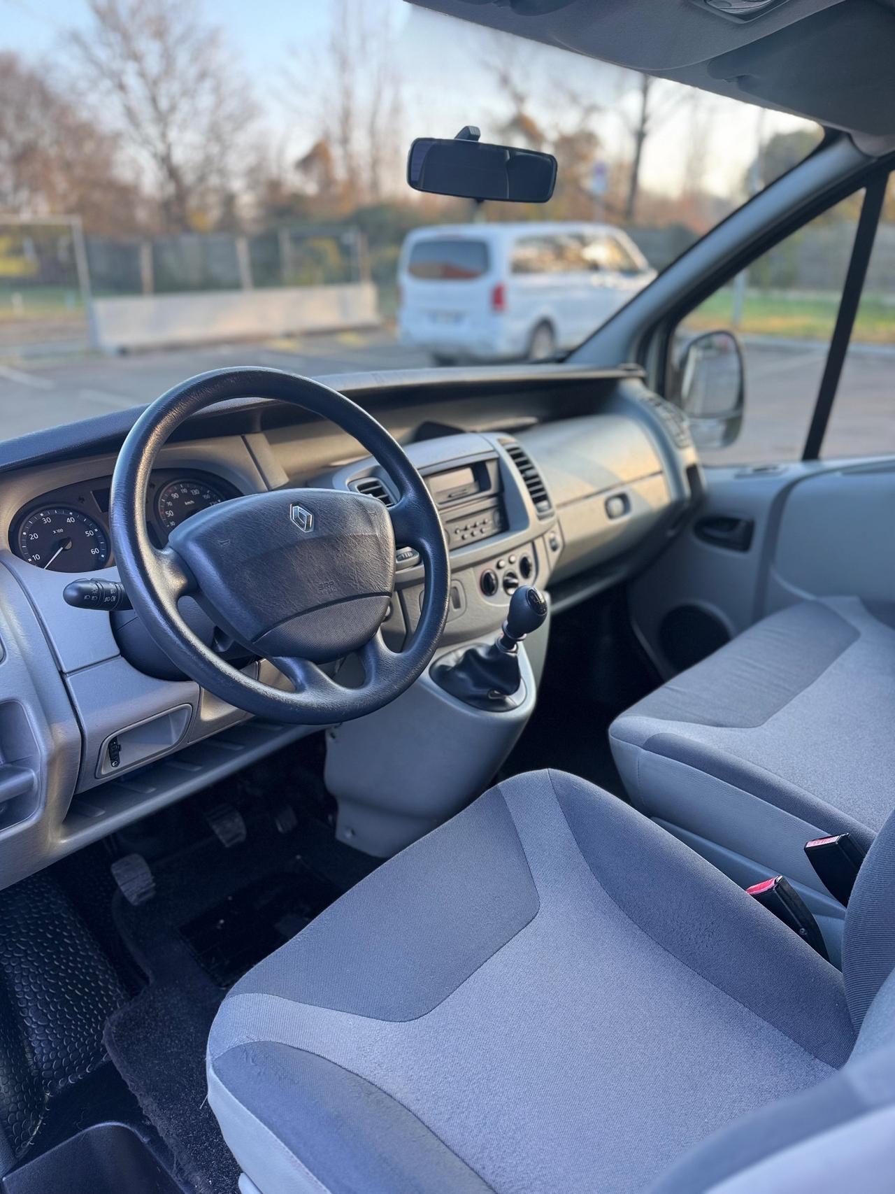 RENAULT RENAULT TRAFIC PEDANA TRASPORTO DISABILI 140.000 KM