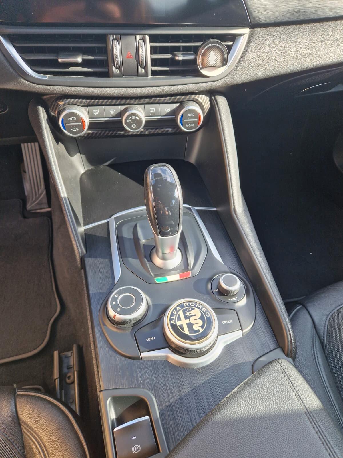 Alfa Romeo Giulia 2.2 Turbodiesel 180 CV AT8 Business Sport Launch Ed.