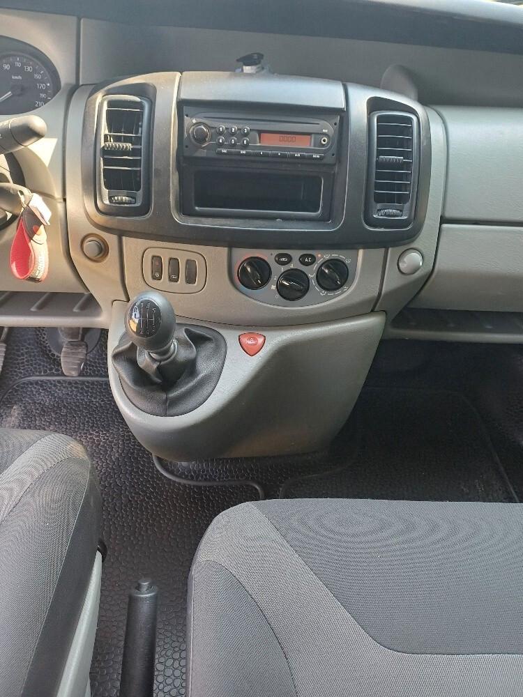 Renault Trafic 9 Posti Trasporto disabili con pedana