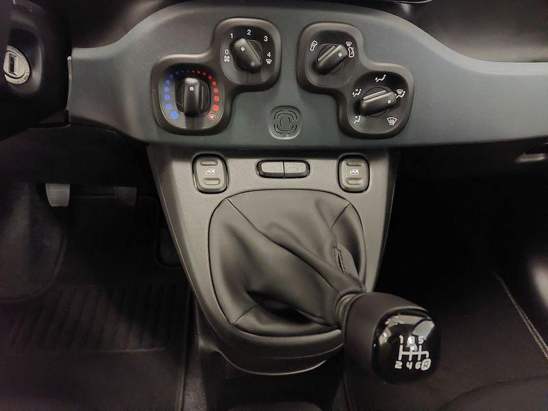 FIAT Panda 1.0 FireFly Hybrid con Radio BT