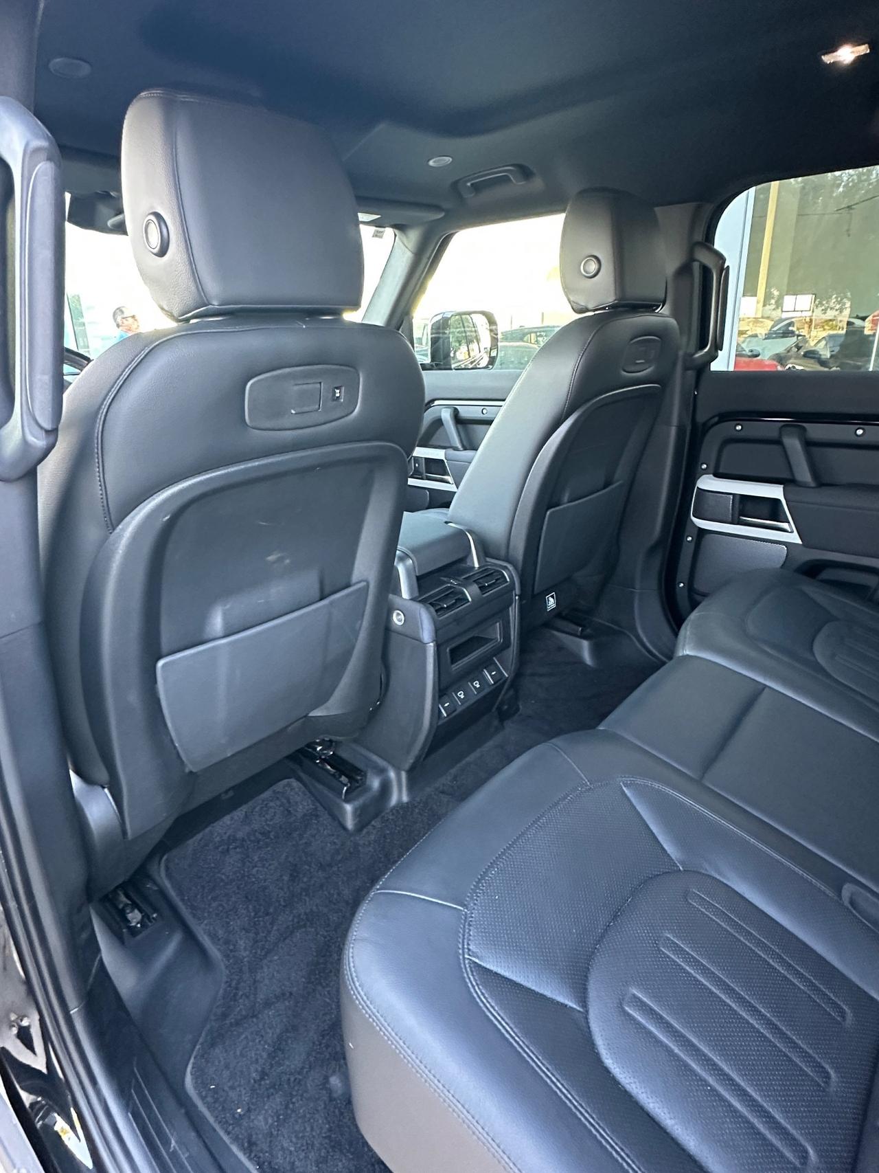 Land Rover Defender 110 3.0d SE awd 200cv auto AUTOCARRO N1