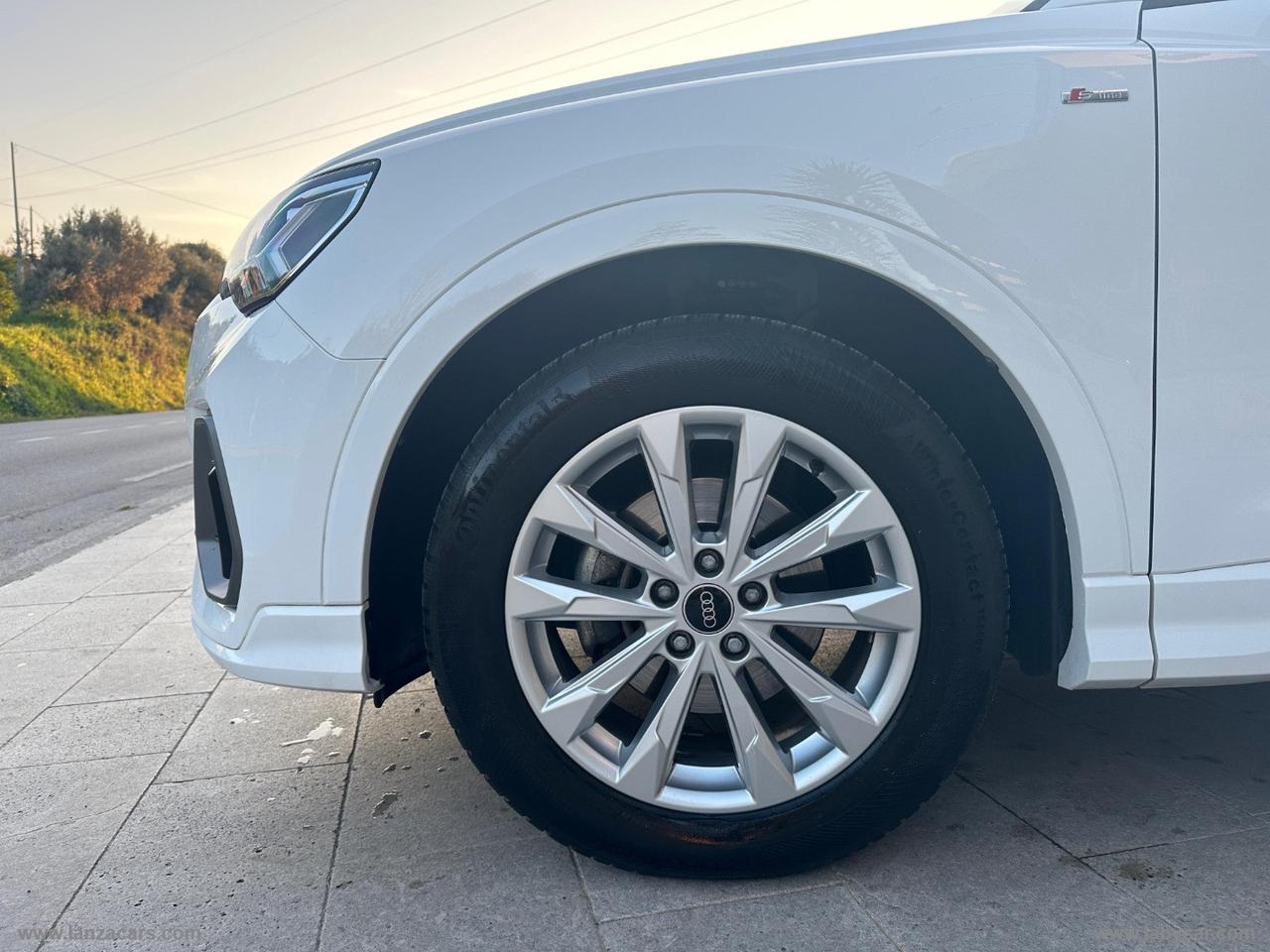 AUDI Q3 35 TDI S line edition