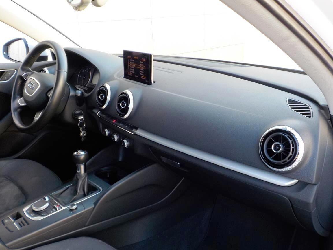 Audi A3 Sedan 1.6 TDI clean diesel Young