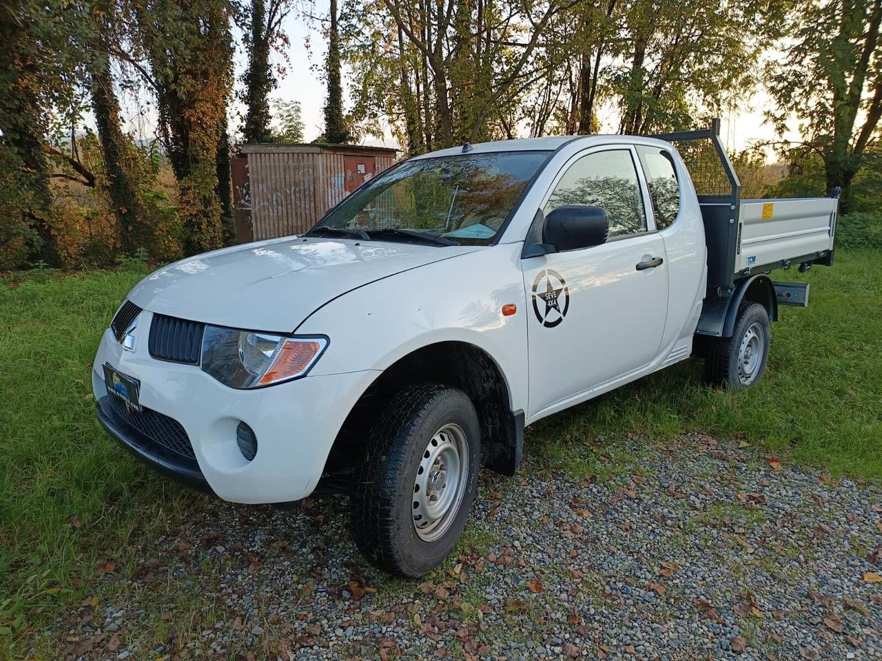 Mitsubishi L200 2.5 DI-D/136CV -2011 CON CASSONE RIBALTABILE