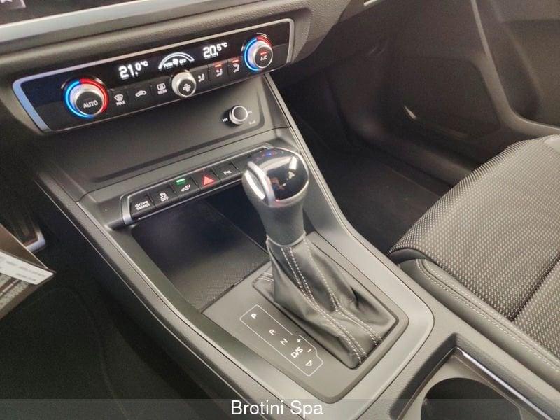 Audi Q3 Q3 45 TFSI e S tronic Identity Black