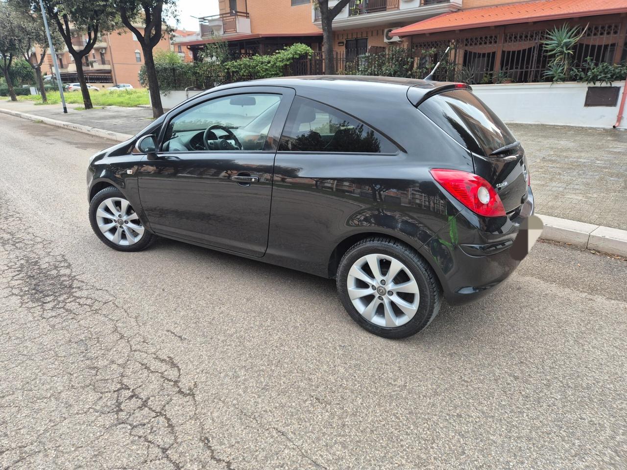 Opel Corsa 1.2 85CV gpl 3 porte anno 2013