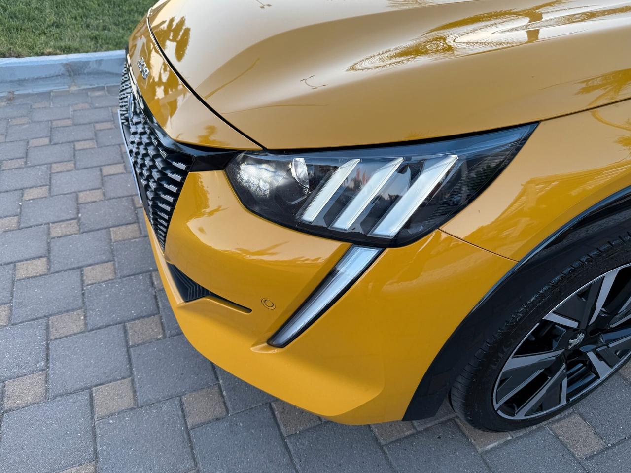 Peugeot 208 1.5HDI 100CV 5 Porte GT Line Cockpit Navi Pelle