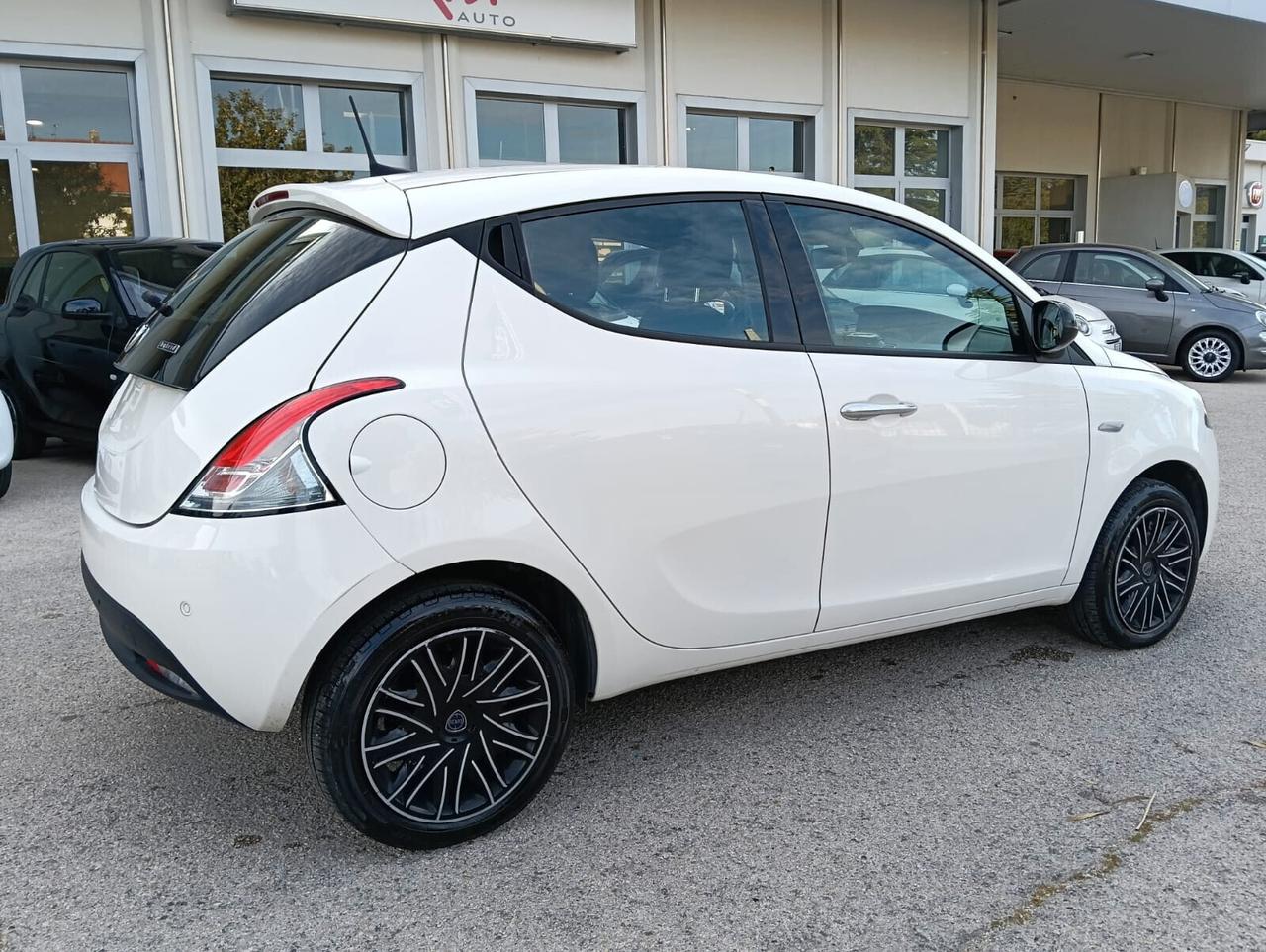 LANCIA YPSILON 1.0 HYBRID S&S