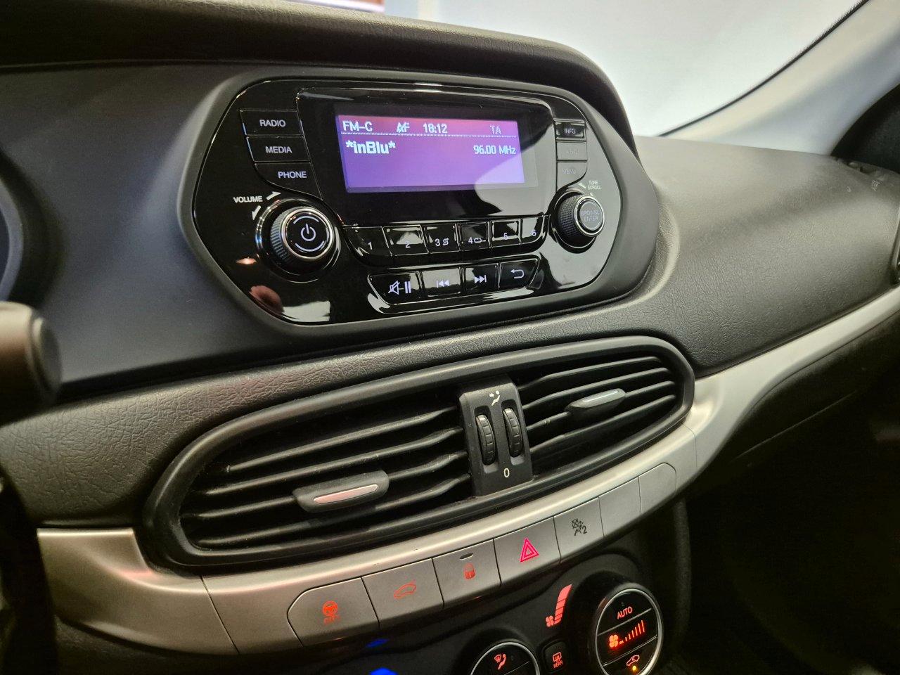 Fiat Tipo 4p 1.4 Opening Edition 95cv - UNIPROPRIETARIO - NEOPATENTATI - Sens. Park. - Bluetooth - Clima