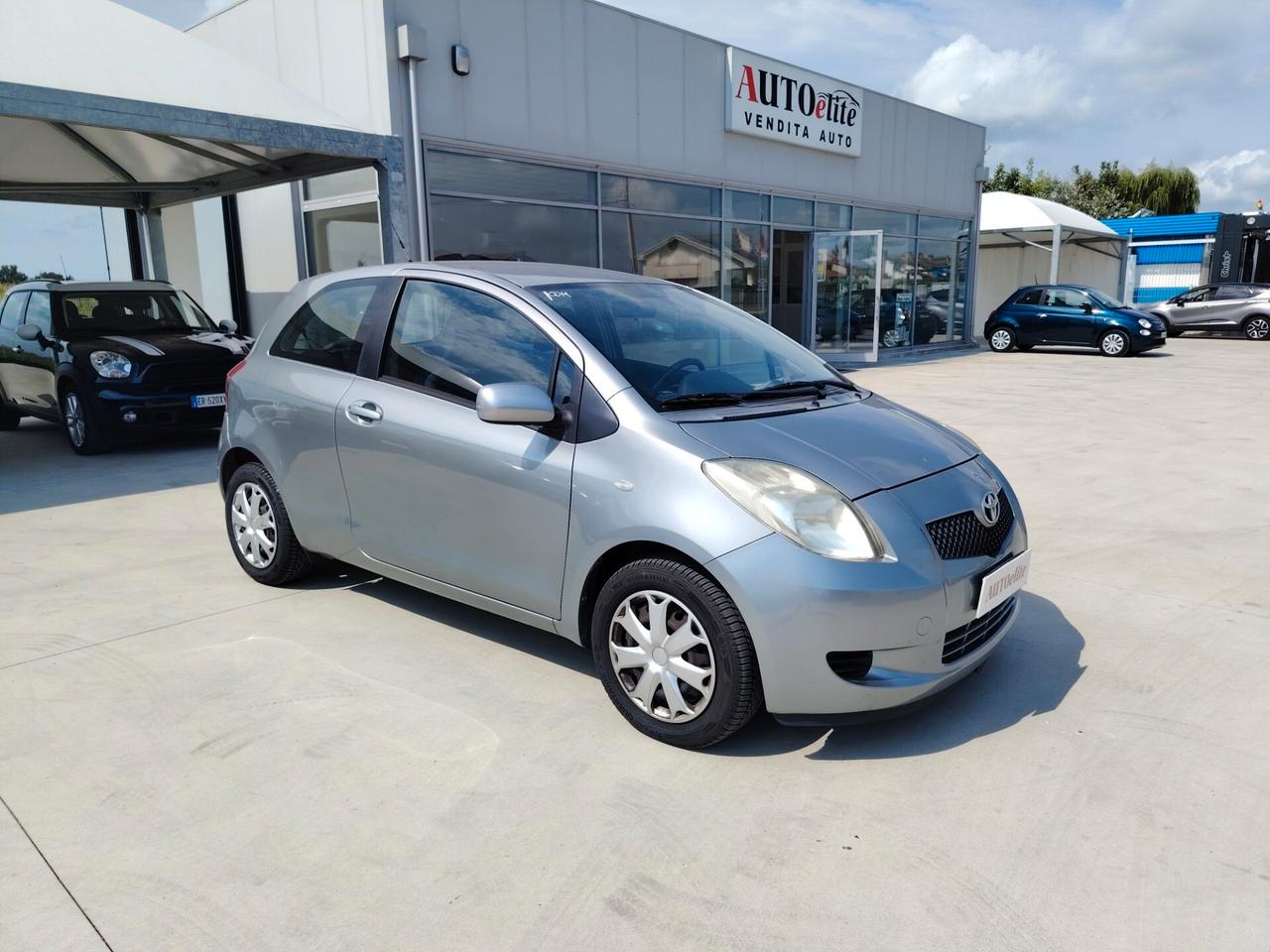 Toyota Yaris 1.0 3 porte Sol