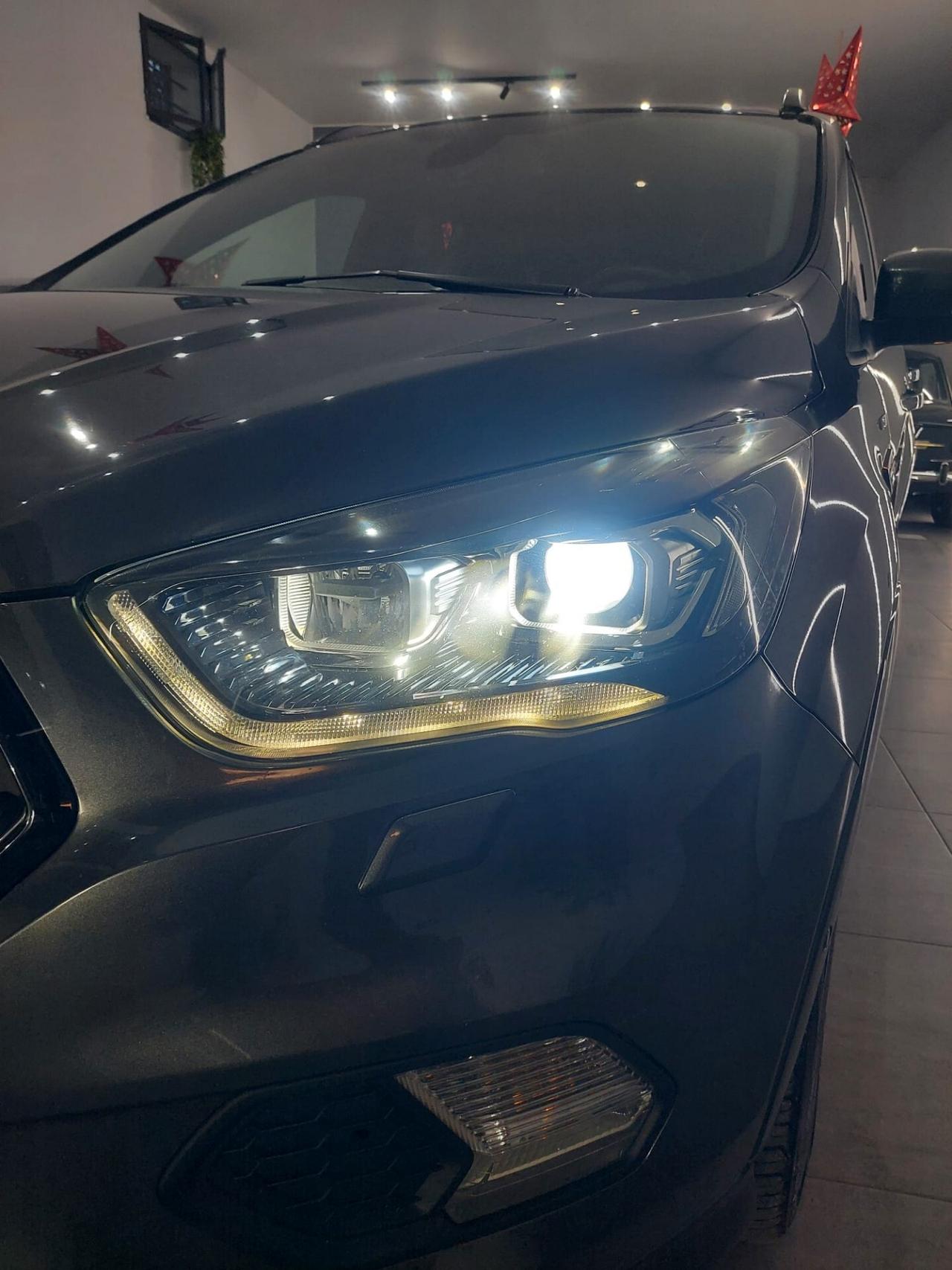 Ford Kuga 1.5 TDCI 120 CV S&S 2WD ST-LINE