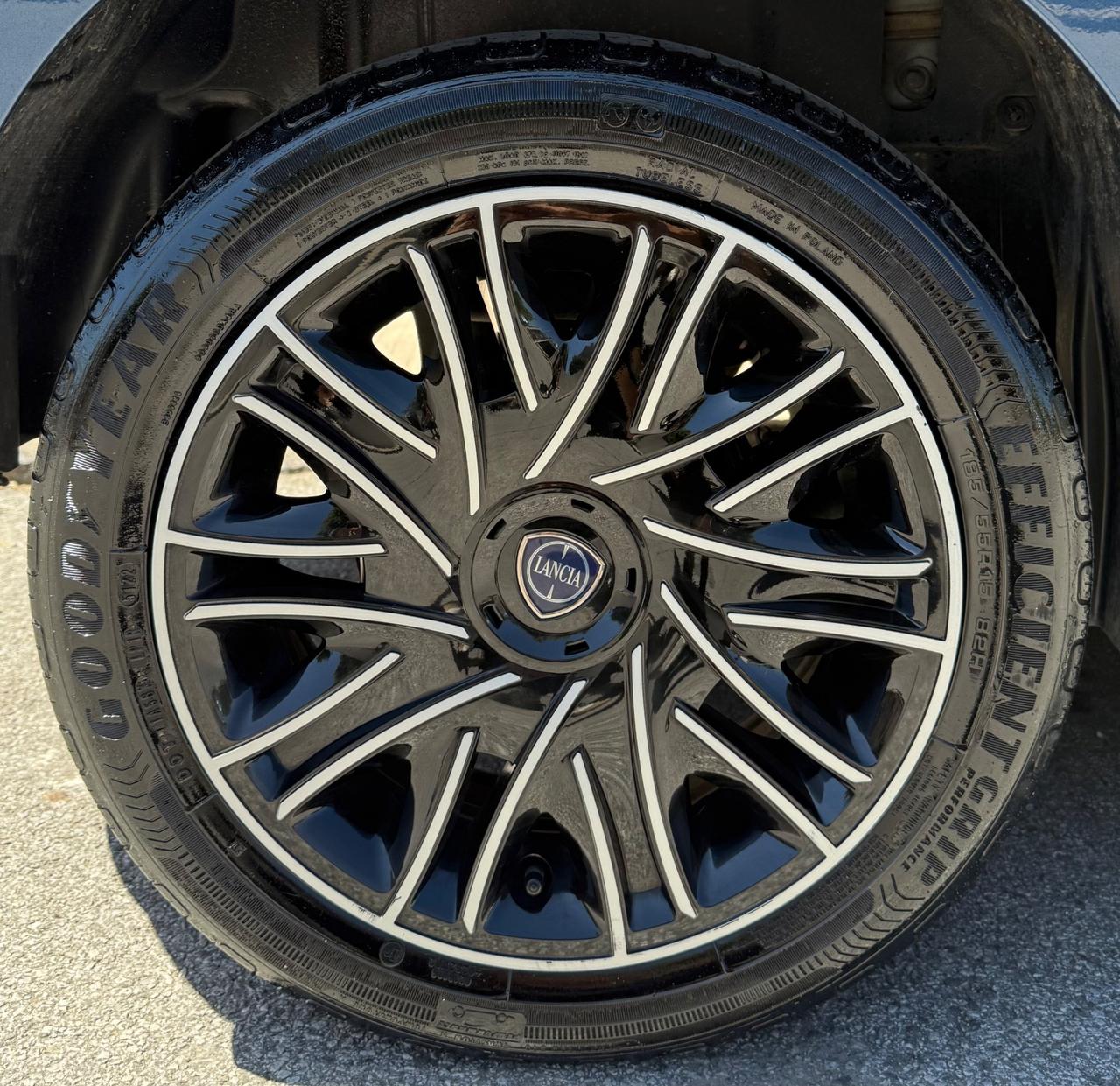 Lancia Ypsilon 1.0 FireFly 5 porte S&S Hybrid Silver Plus