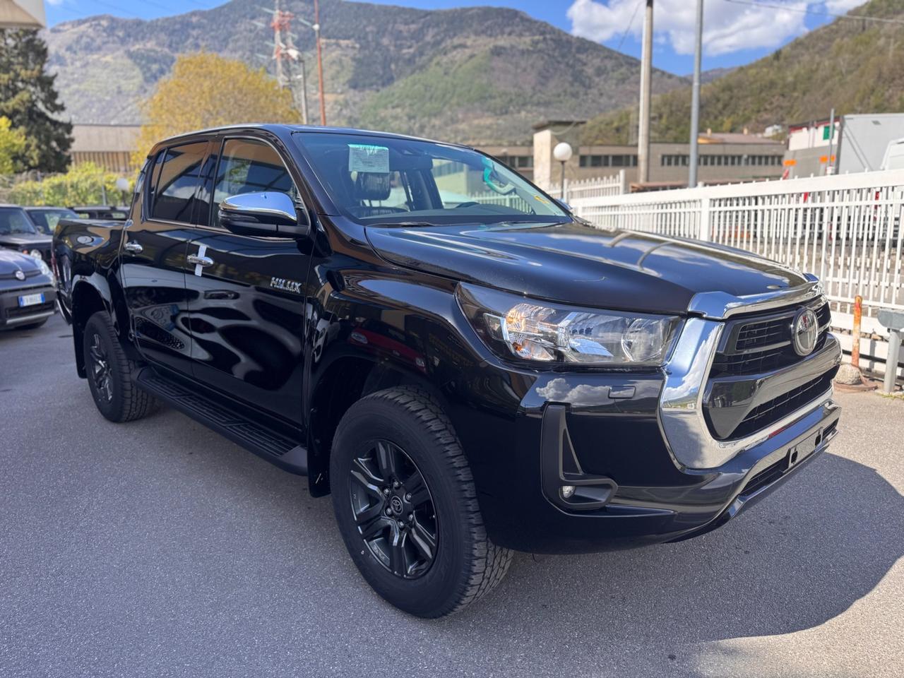 Toyota Hilux 2.8 D-4D A/T 4WD 48V 4 porte Double Cab Lounge