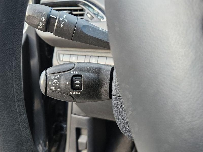 Peugeot 208 1.2 PureTech 82cv Allure