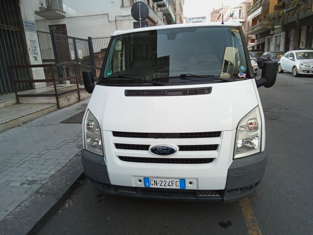 FORD TRANSIT 2.2 TDCI TREND 9 POSTI – 120.000 KM – GANCIO TRAINO – GARANZIA – PARI AL NUOVO