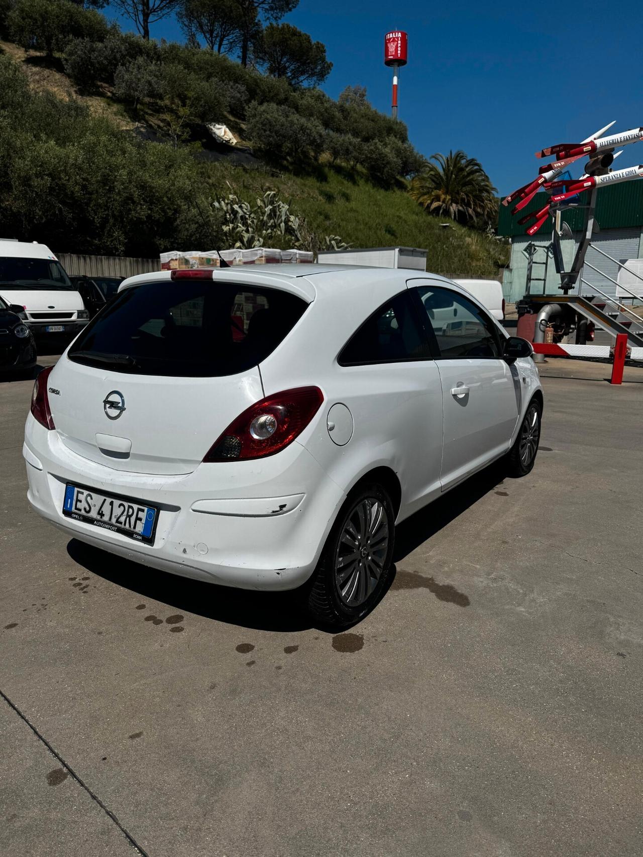 Opel Corsa 1.2 benzina euro 5 automatica 2013