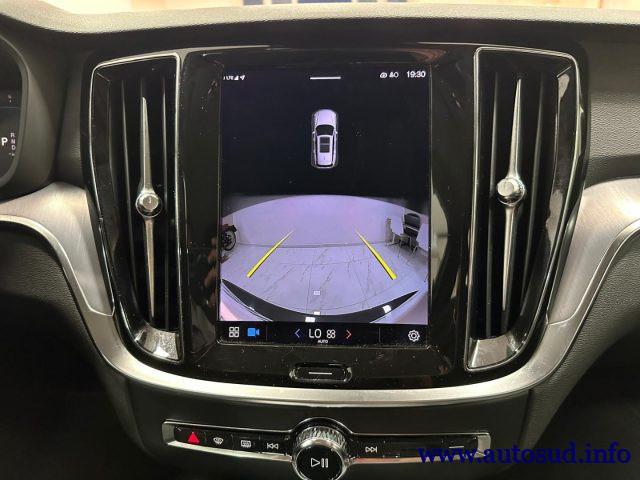 VOLVO V60 B4 (d) automatico Ultimate Dark