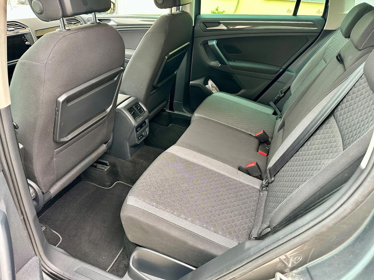 Volkswagen Tiguan 1.6 TDI R-LINE