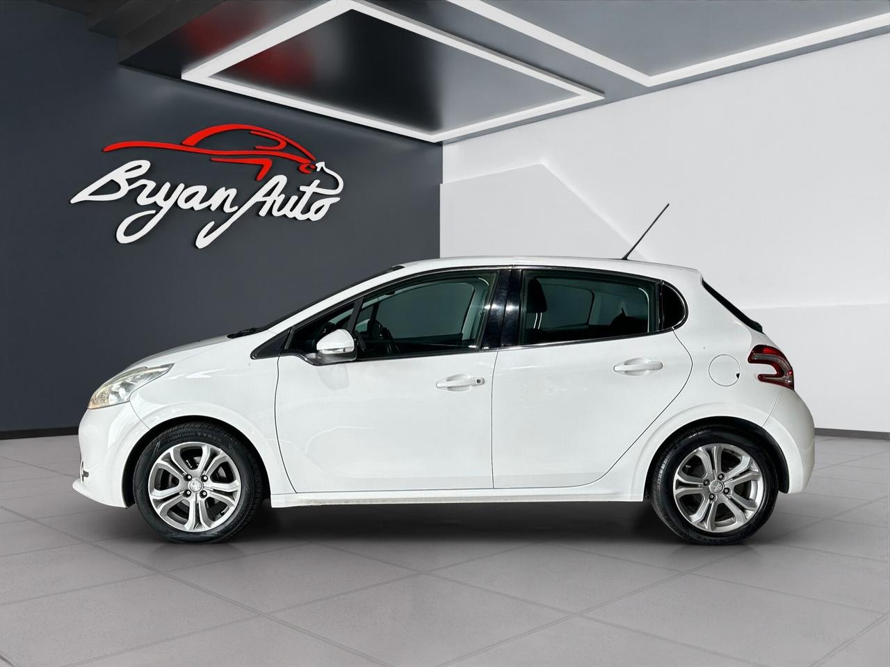 Peugeot 208 1.2 PURETECH 82 CV 5 porte Allure