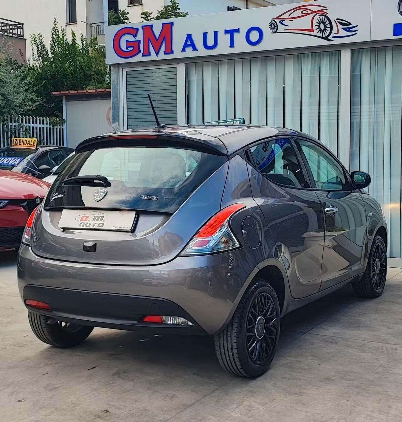 Ypsilon Gold retrocamera ricarica wireless 2023