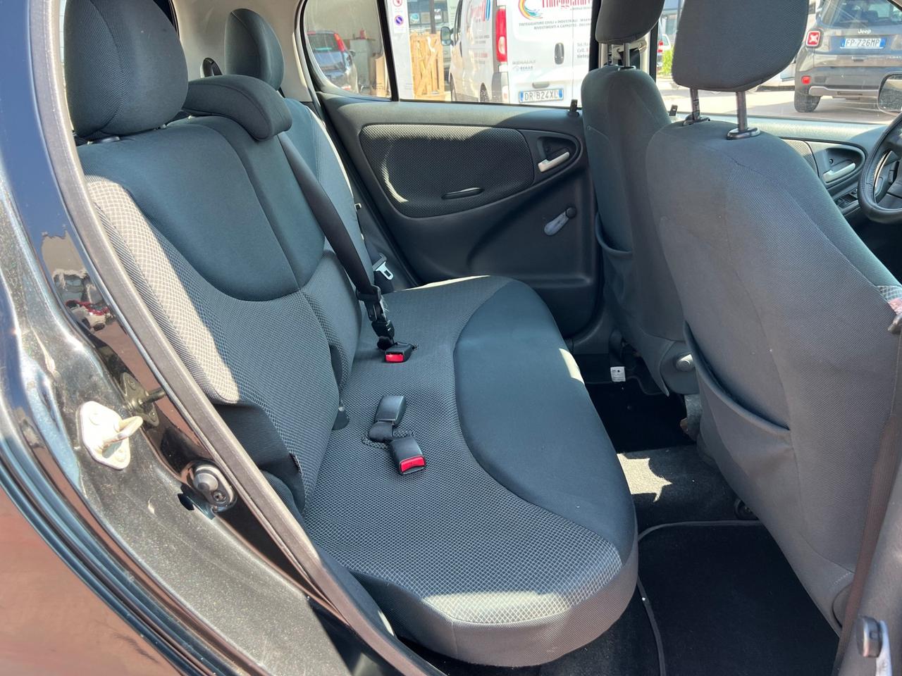 Toyota Yaris 1.0i 16V cat 5 porte Sol