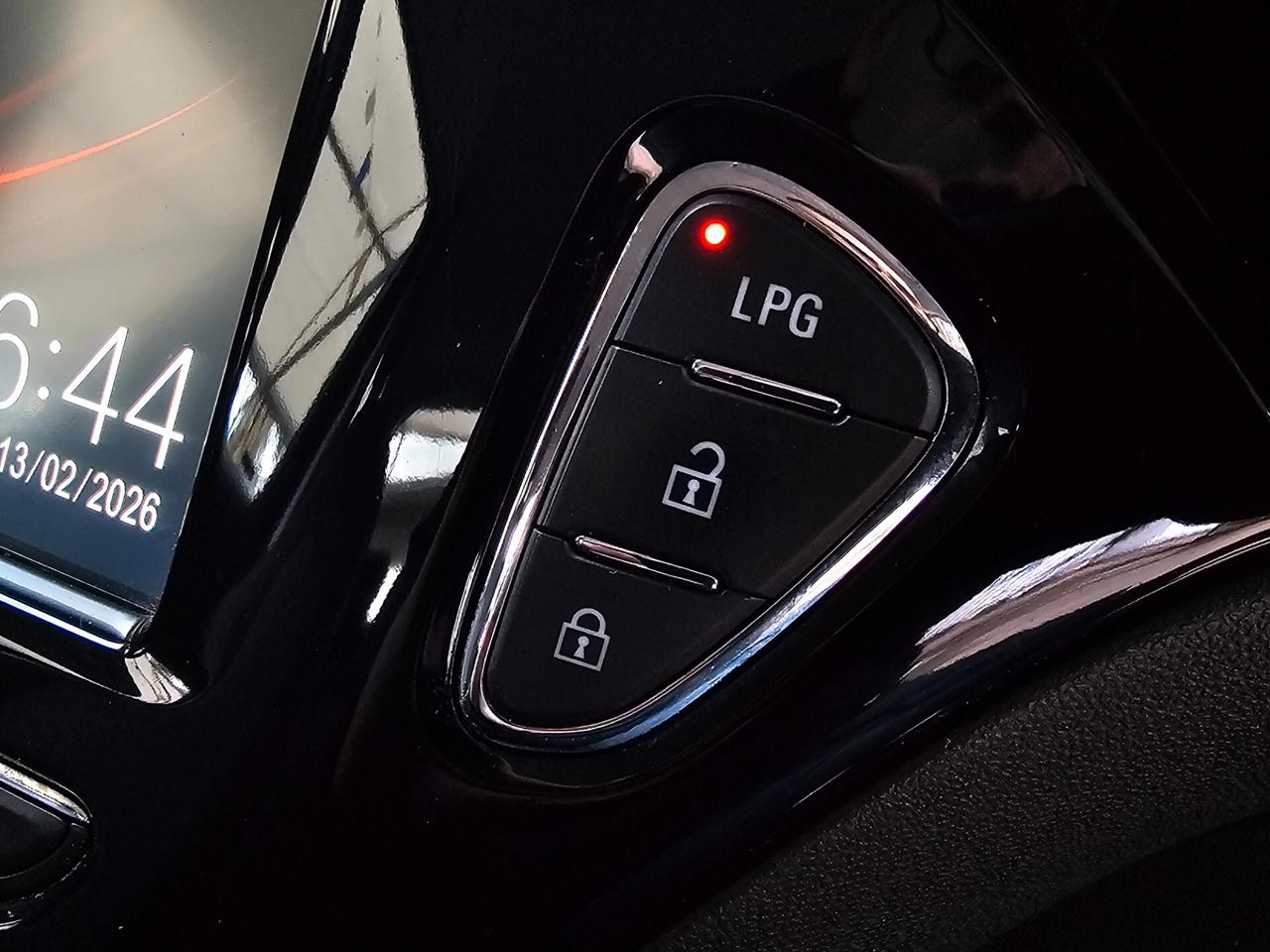 Opel Adam 1.4 87 CV GPL Tech Jam