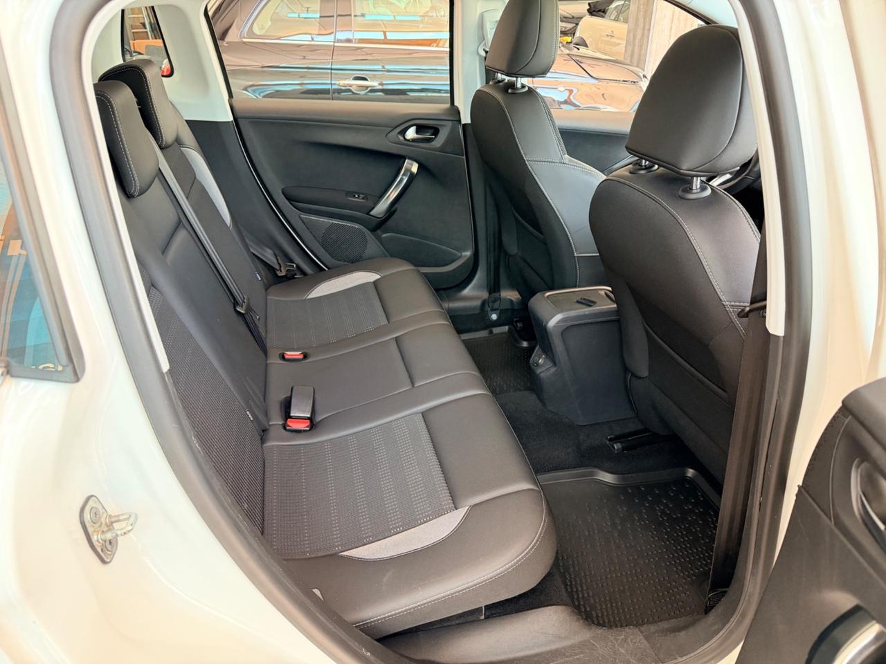 Peugeot 2008 1.2benz 82cv Autom. Gancio Tr