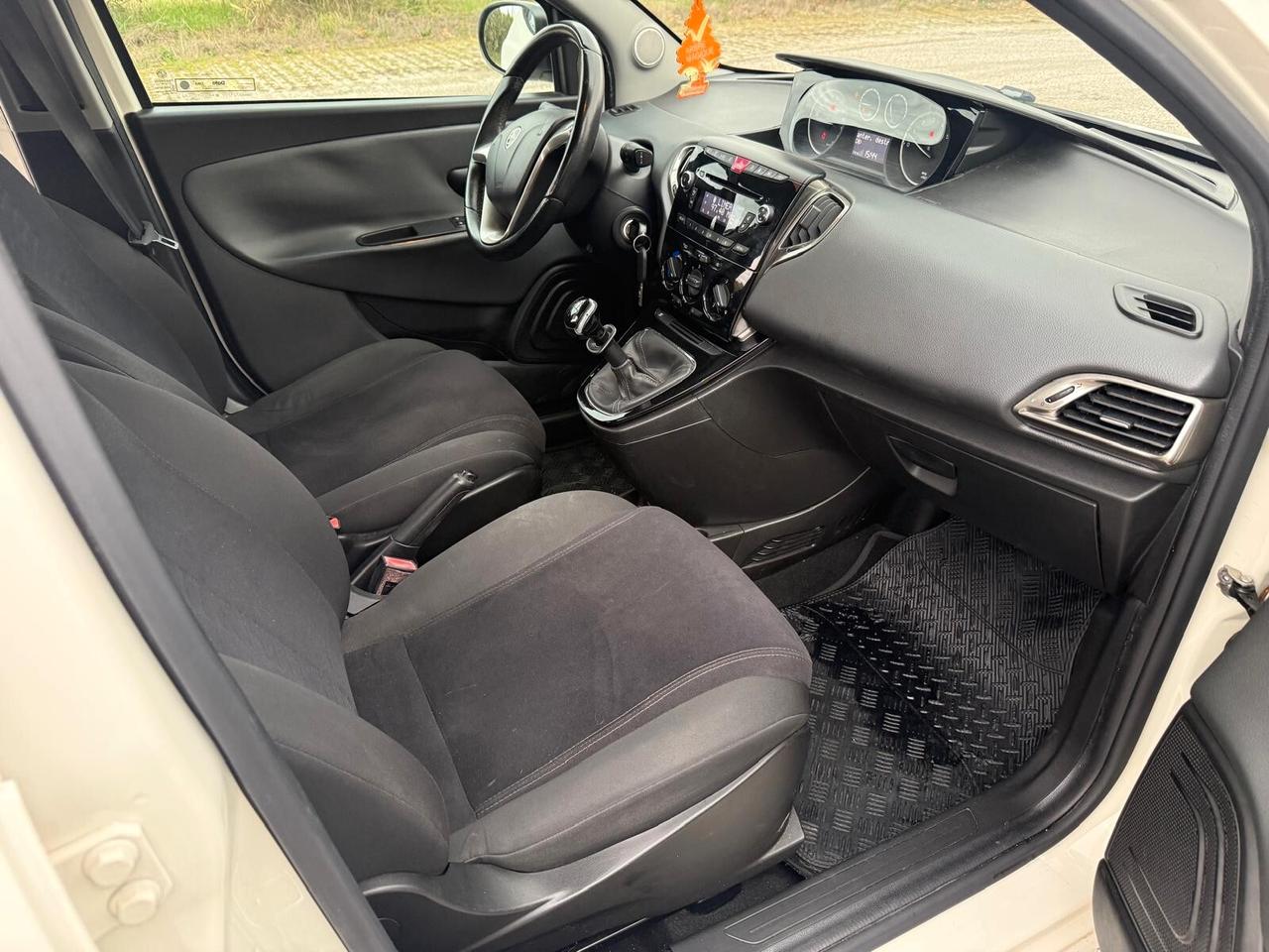 Lancia Ypsilon 0.9 TwinAir 85 CV 5 porte Metano Ecochic Gold